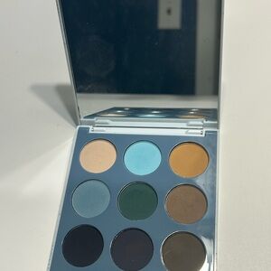 Morphe 9C Matte Essentials in Blue Gray